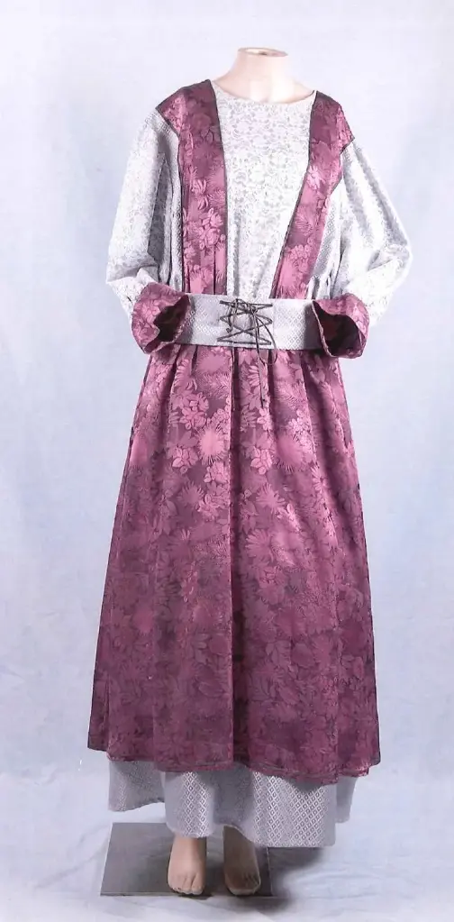 [413] 413 Robe tablier 1900